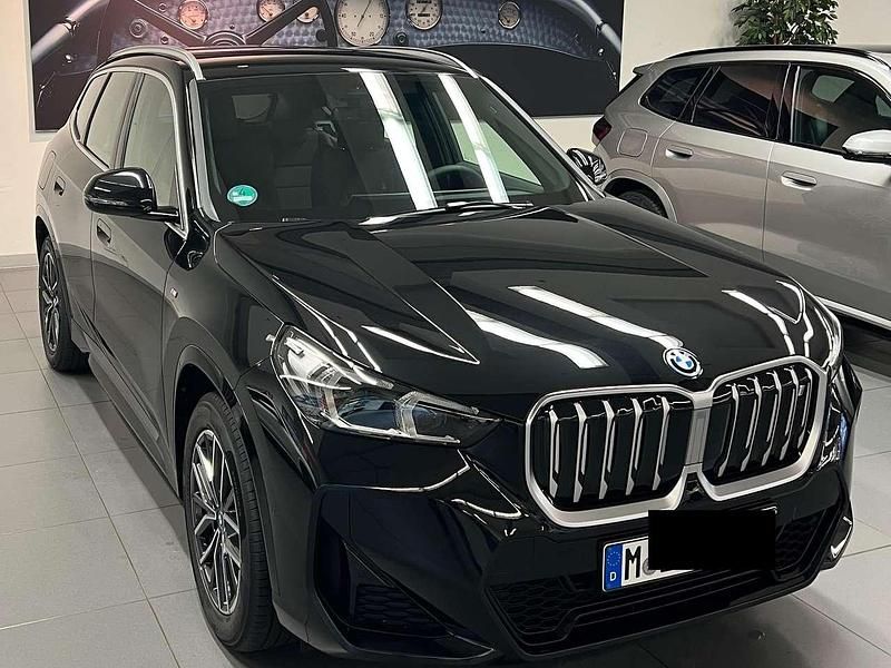Schwarz Gebraucht 2022 BMW iX1 M Sport SUV | 36.500 € (Superpreis) - Bild 1/4