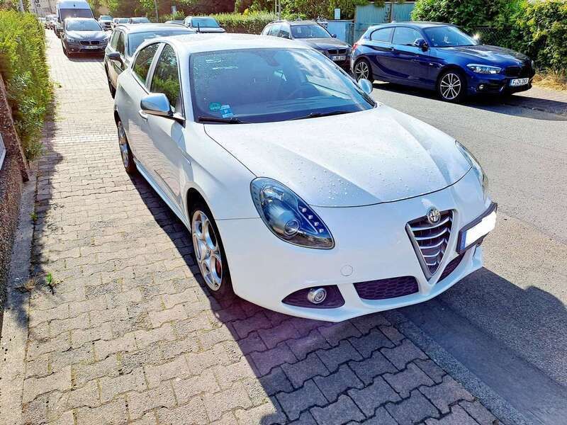 Weiß Gebraucht 2015 Alfa Romeo Giulietta Impression Kleinwagen | 7.800 € - Bild 1/4
