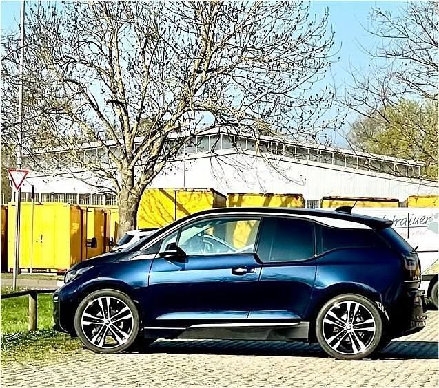Blau Gebraucht 2021 BMW i3 Kleinwagen | 16.990 € (Guter Preis) - Bild 1/4