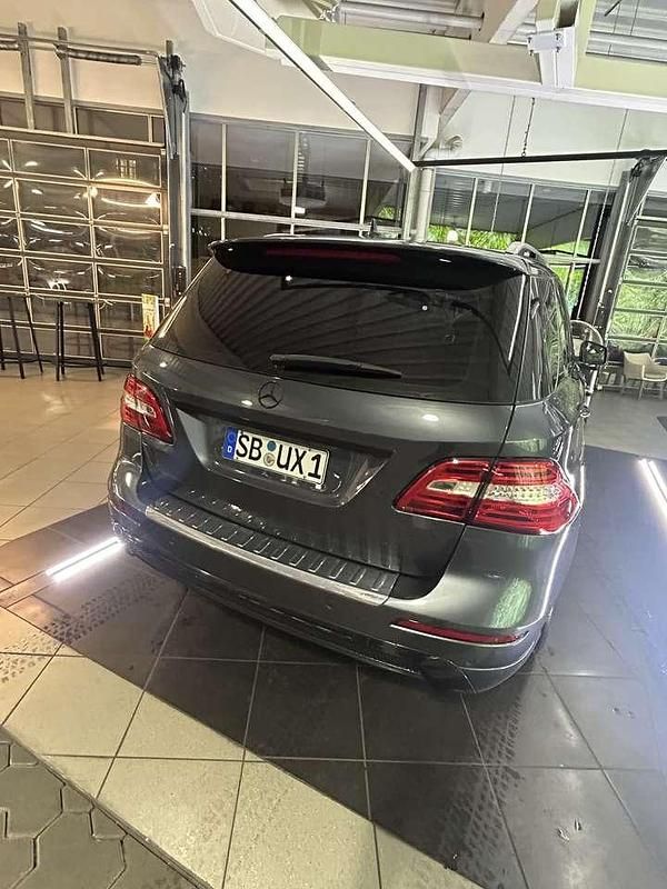 Gebraucht Mercedes ML350 258 PS (189 kW) 2012 SUV