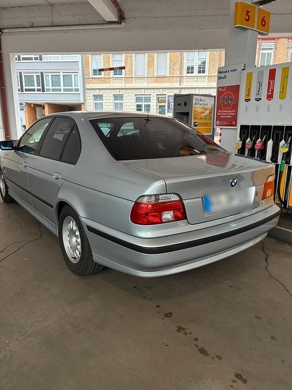 Gebraucht BMW 528 193 PS (141 kW) 1998 Silber Limousine