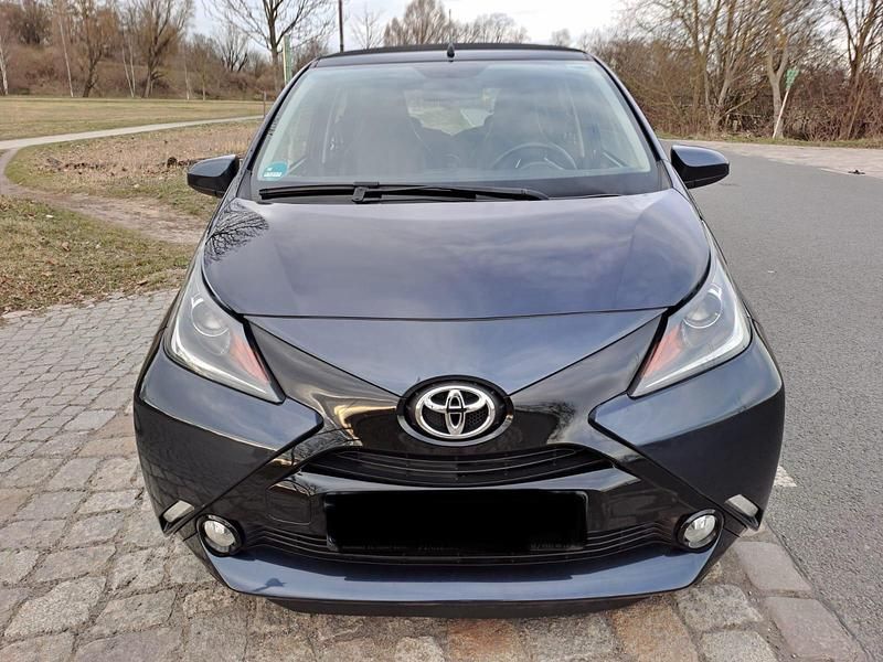 Gebraucht Toyota Aygo 79 PS (58 kW) 2015 Blau Kleinwagen