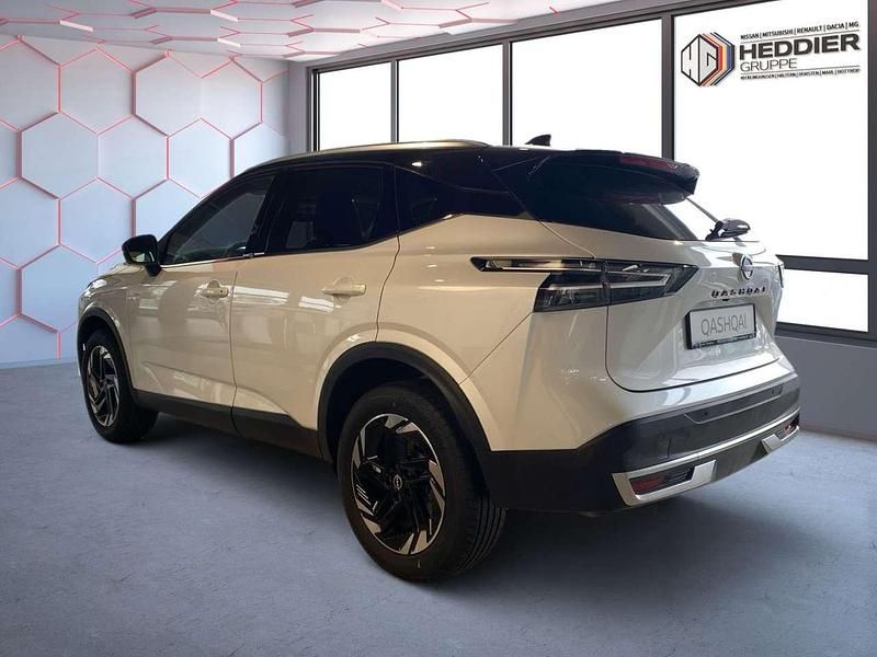 Neu Nissan Qashqai 360º 158 PS (116 kW) 2025 White/black SUV