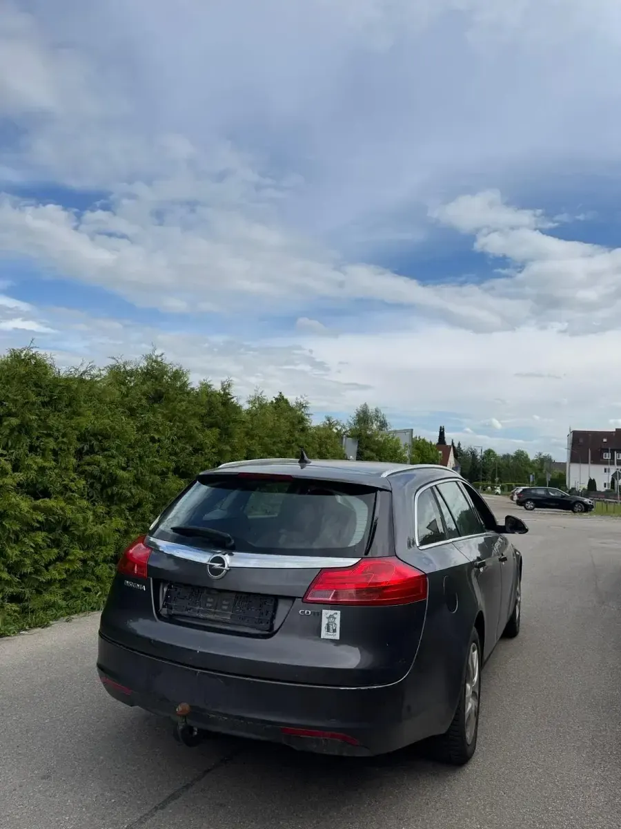 Gebraucht Opel Insignia 140 PS (102 kW) 2009 Grau Kombi