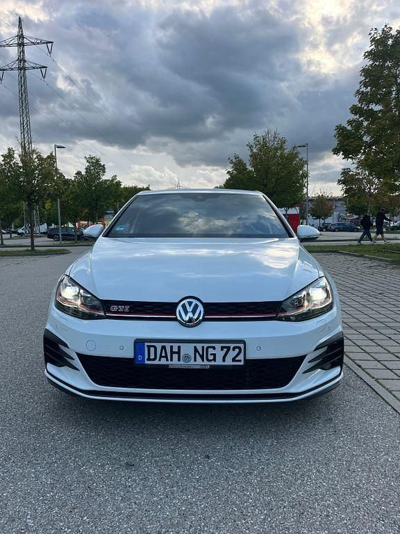 Weiß Gebraucht 2019 VW Golf GTI Limousine | 24.999 € (Etwas zu teuer) - Bild 1/4