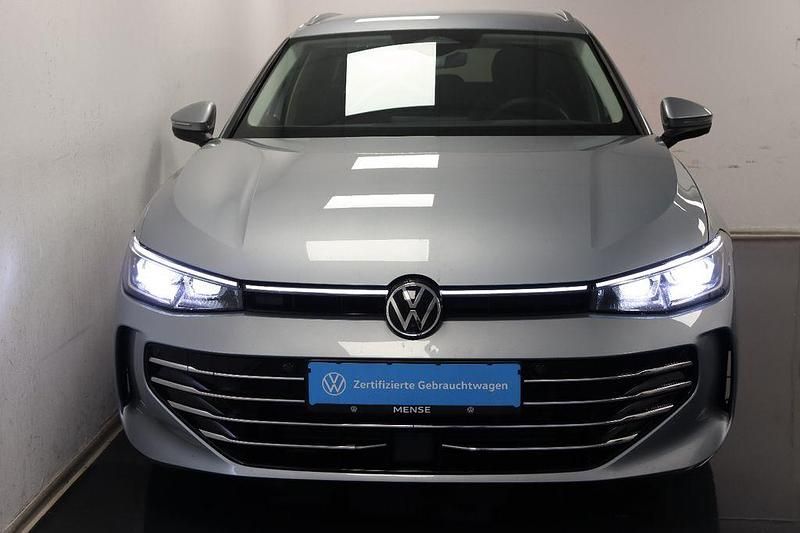 Gebraucht VW Passat Elegance 150 PS (110 kW) 2025 Oyster silver Kombi