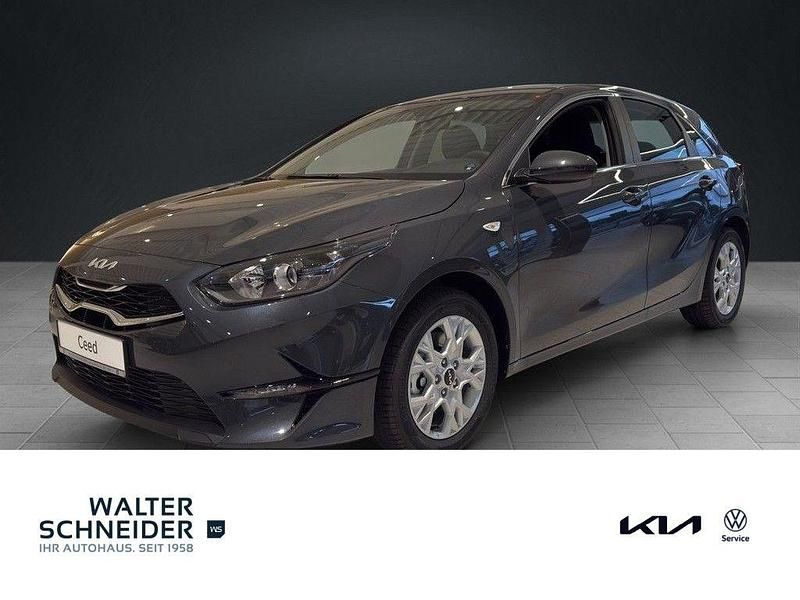 Neu Kia Ceed Vision 140 PS (102 kW) 2026 Grau Kleinwagen