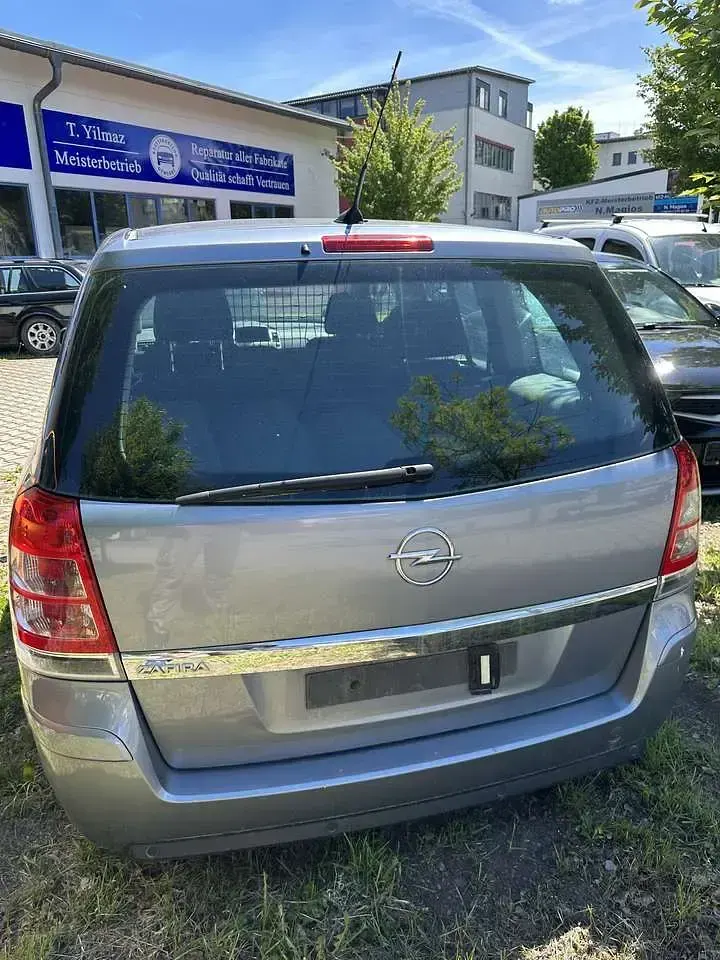 Gebraucht Opel Zafira Edition 140 PS (102 kW) 2009 Van / Kleinbus