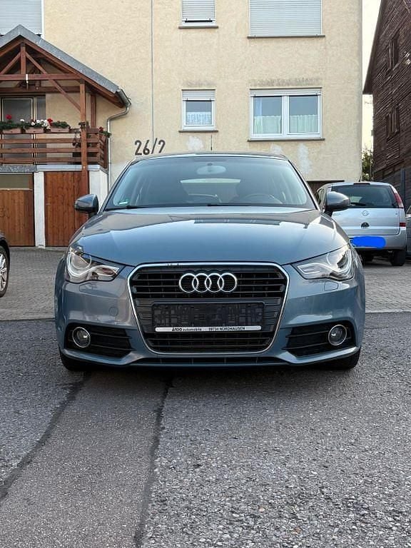 Blau Gebraucht 2012 Audi A1 Sportback Ambition Kleinwagen | 5.900 € (Guter Preis) - Bild 1/4