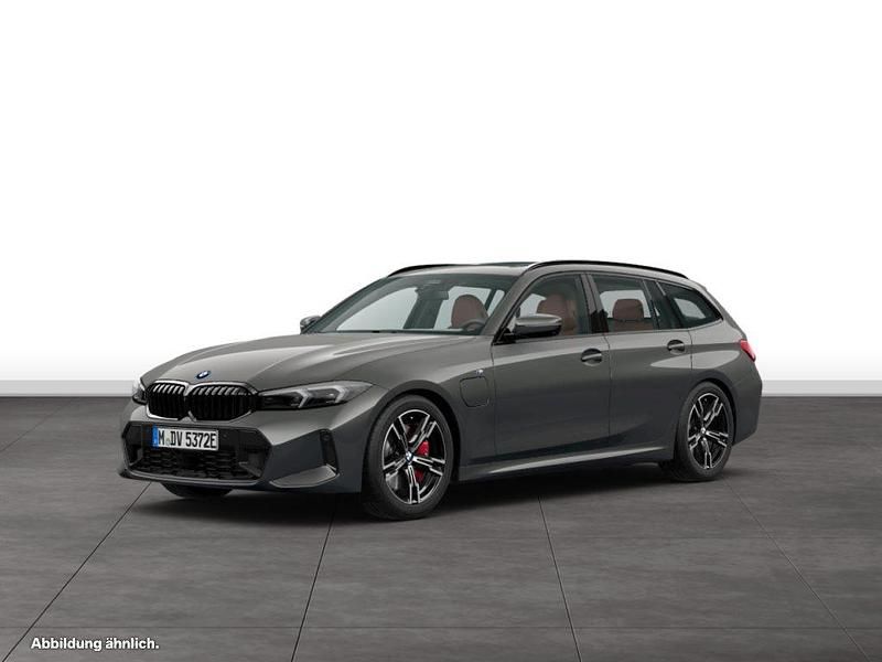 Grau Gebraucht 2024 BMW 330e Kombi | 55.084 € - Bild 1/4