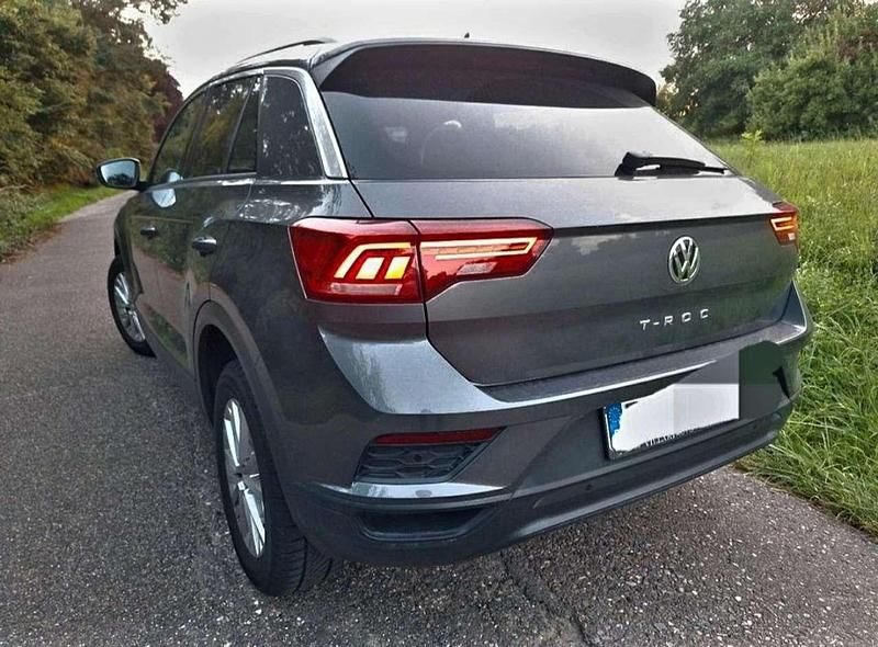 Grau Gebraucht 2018 VW T-Roc SUV | 20.900 € (Etwas zu teuer) - Bild 1/4