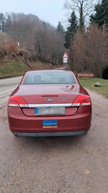 Gebraucht Ford Focus 100 PS (73 kW) 2010 Rot Limousine