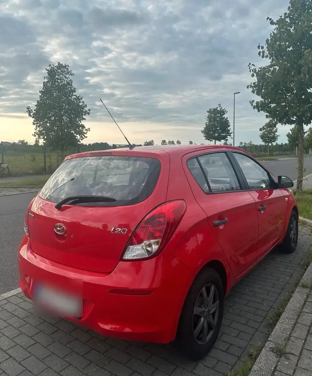 Gebraucht Hyundai i20 86 PS (63 kW) 2013 Rot Kleinwagen