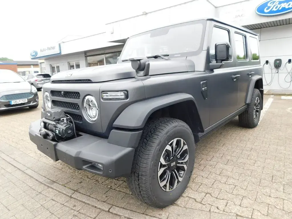 Neu BAW 212 166 PS (122 kW) 2026 Grau SUV
