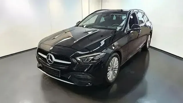 Gebraucht Mercedes C220 205 PS (150 kW) 2023 Schwarz Kombi
