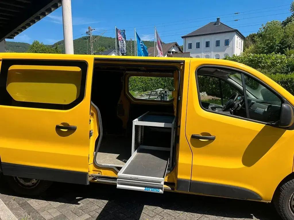 Gebraucht Renault Trafic 90 PS (66 kW) 2015 Gelb Van / Kleinbus