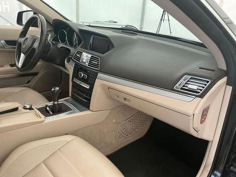 Gebraucht Mercedes E220 170 PS (125 kW) 2014 Schwarz Limousine