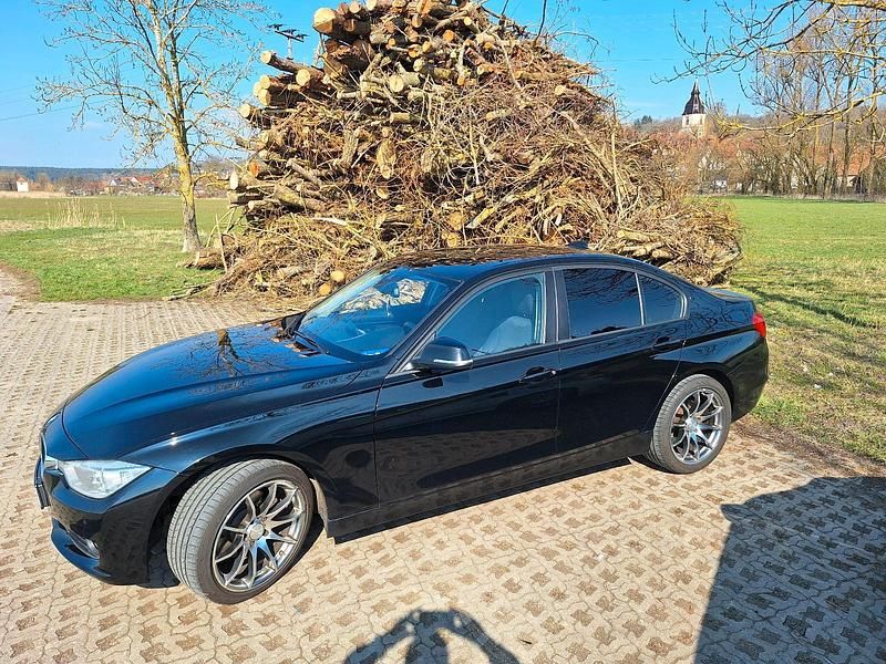 Gebraucht BMW 320 186 PS (136 kW) 2014 Schwarz Limousine