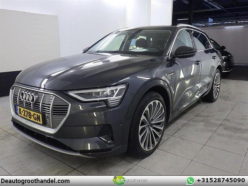 Grau Gebraucht 2020 Audi e-tron Business SUV | 21.659 € (Superpreis) - Bild 1/4