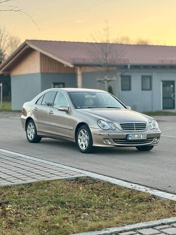 Gebraucht Mercedes C320 218 PS (160 kW) 2005 Gold Limousine