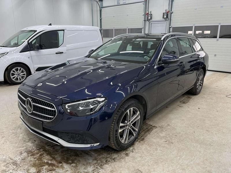 Nautikblau metalliclack Gebraucht 2023 Mercedes E300 Kombi | 33.685 € (Superpreis) - Bild 1/4