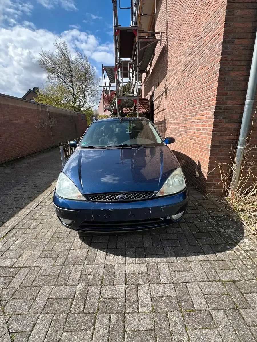 Second-hand Ford Focus 103 CP (75 kW) 2003 Albastru Hatchback