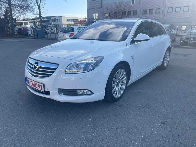 Gebraucht Opel Insignia 160 PS (117 kW) 2011 Weiß Kombi
