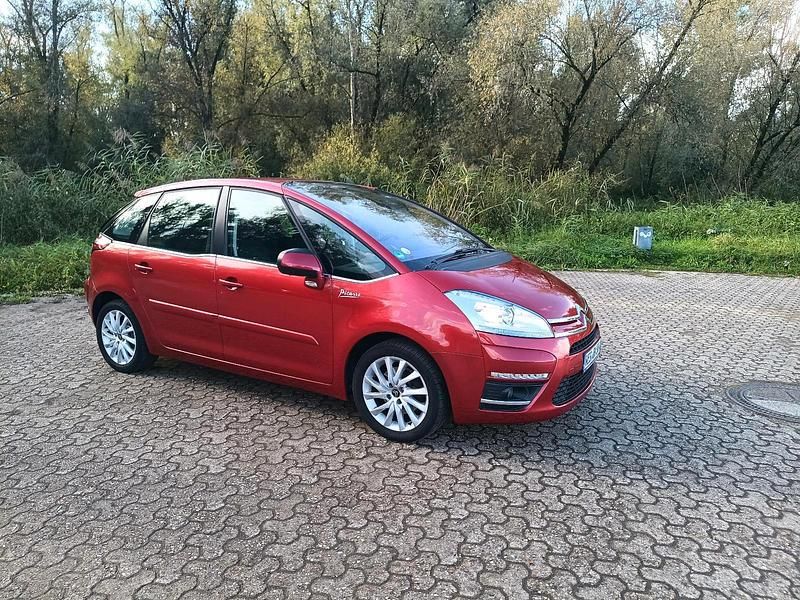 Rot Gebraucht 2012 Citroën C4 Picasso Van / Kleinbus | 5.850 € (Teuer) - Bild 1/4