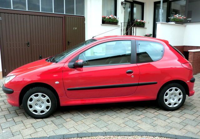 Rot Gebraucht 2007 Peugeot 206 Kleinwagen | 4.200 € - Bild 1/4