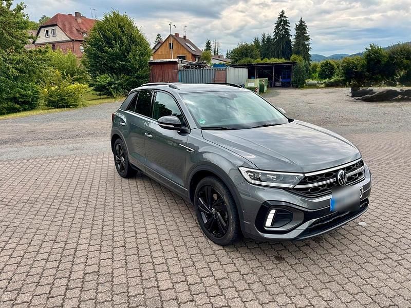 Grau Gebraucht 2024 VW T-Roc R-line SUV | 39.900 € (Teuer) - Bild 1/4