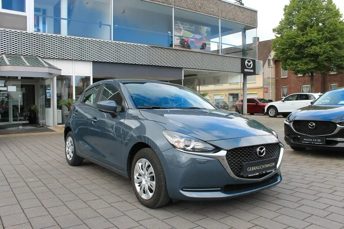 Używany Mazda 2 Ad'Vantage 90 KM (66 kW) 2021 Szary Sedan/Limuzyna