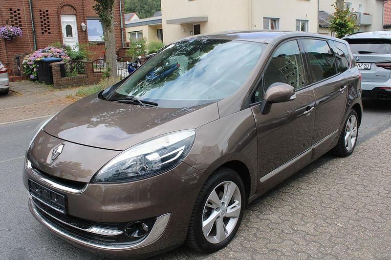 Braun Gebraucht 2013 Renault Scénic III Dynamique Van / Kleinbus | 6.590 € (Fairer Preis) - Bild 1/4