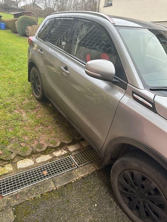 Gebraucht Suzuki Vitara Comfort+ 140 PS (102 kW) 2019 Grau SUV