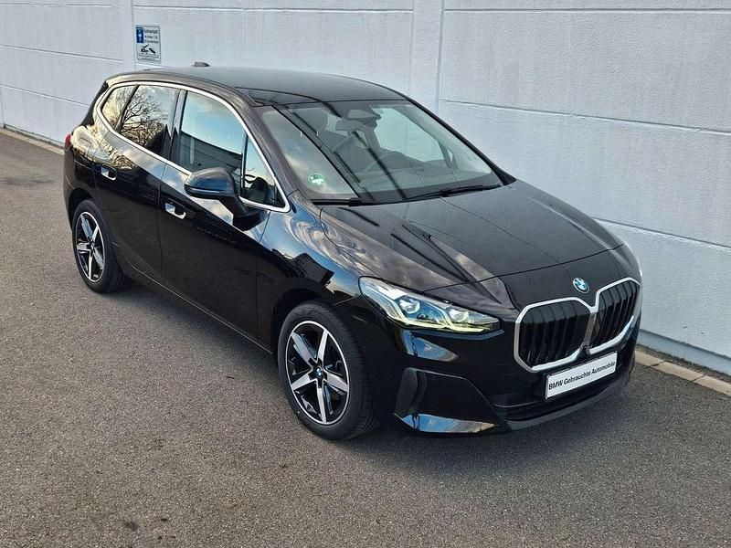 Gebraucht BMW 220 170 PS (125 kW) 2023 Schwarz ii/bonnet fluid black Van / Kleinbus