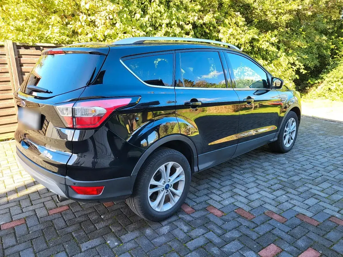Gebraucht Ford Kuga Titanium 150 PS (110 kW) 2017 Schwarz SUV
