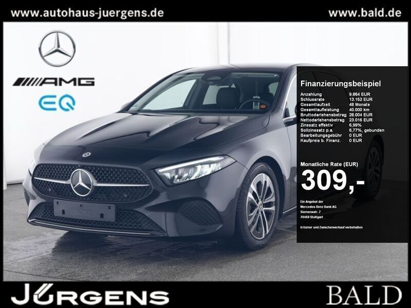 Schwarz kosmosschwarz metallic Gebraucht 2024 Mercedes A200 Progressive Limousine | 32.840 € (Etwas zu teuer) - Bild 1/4