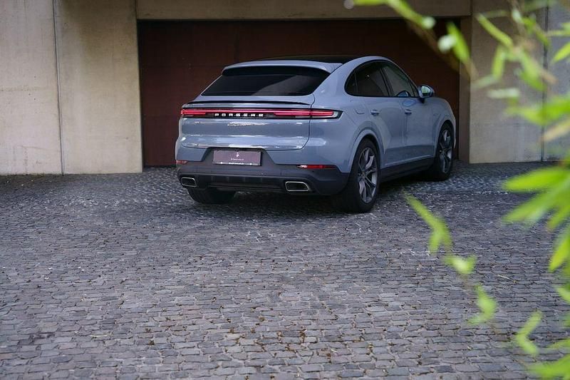 Grau Gebraucht 2024 Porsche Cayenne SUV | 99.890 € (Superpreis) - Bild 1/4