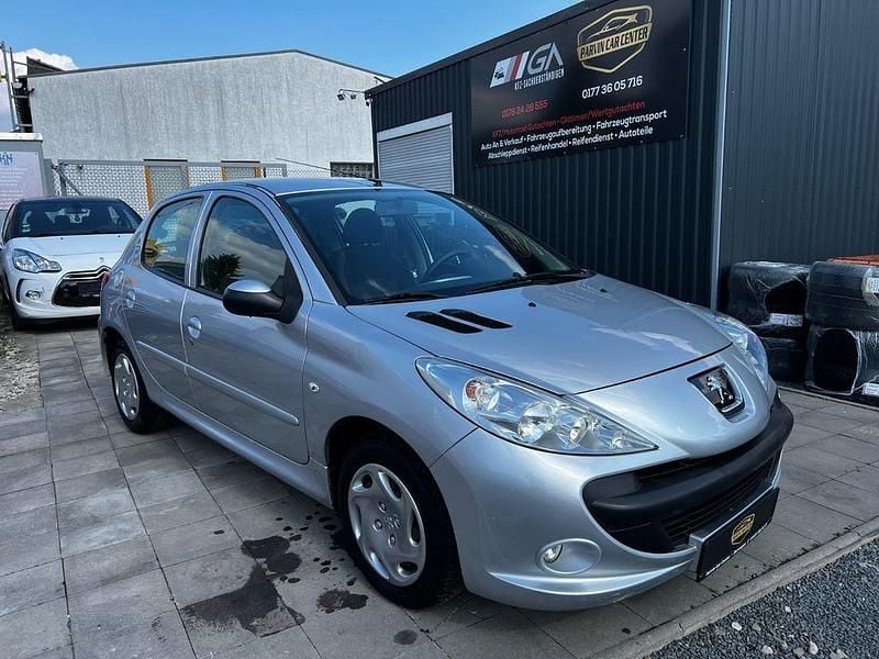 Gebraucht Peugeot 206+ Basis 75 PS (55 kW) 2009 Grau Kleinwagen