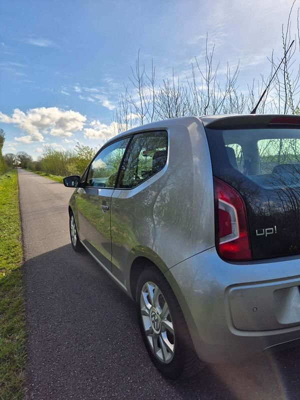 Second-hand VW up! 75 CP (55 kW) 2013 Argintiu Hatchback