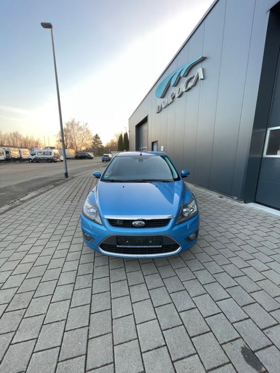 Blau Gebraucht 2008 Ford Focus Titanium Limousine | 4.990 € (Teuer) - Bild 1/4
