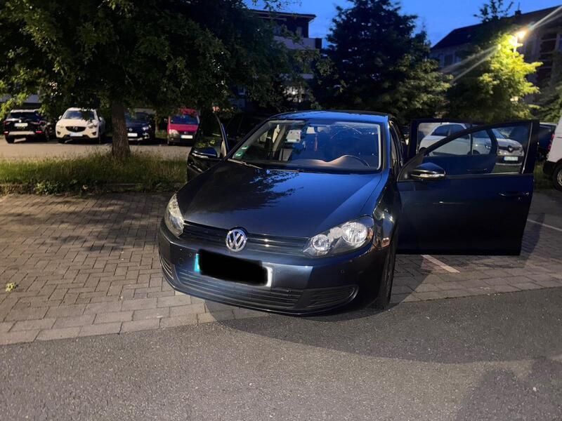 Blau Gebraucht 2010 VW Golf VI Limousine | 3.550 € (Guter Preis) - Bild 1/4