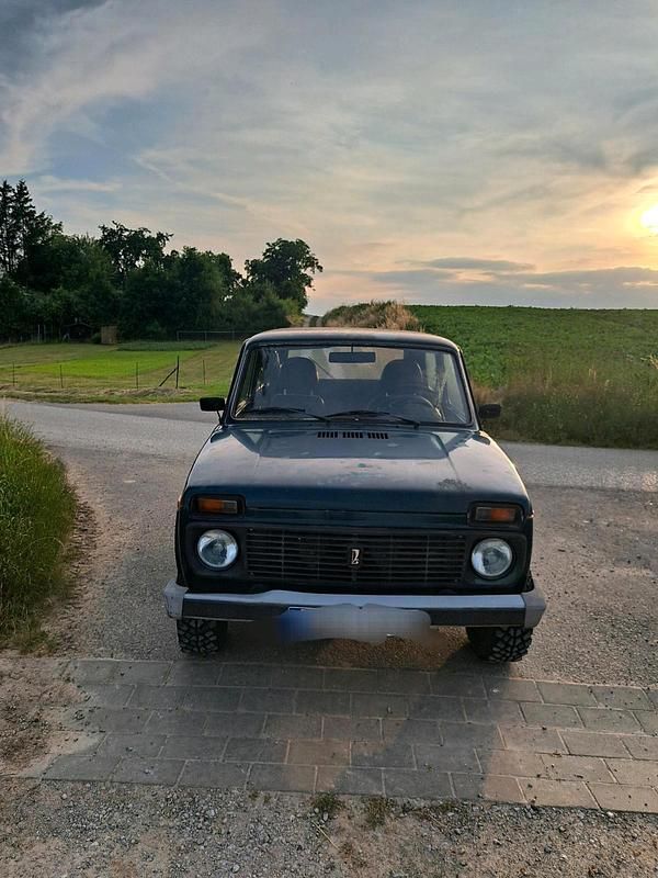 Grün Gebraucht 2007 Lada niva SUV | 2.700 € (Fairer Preis) - Bild 1/4