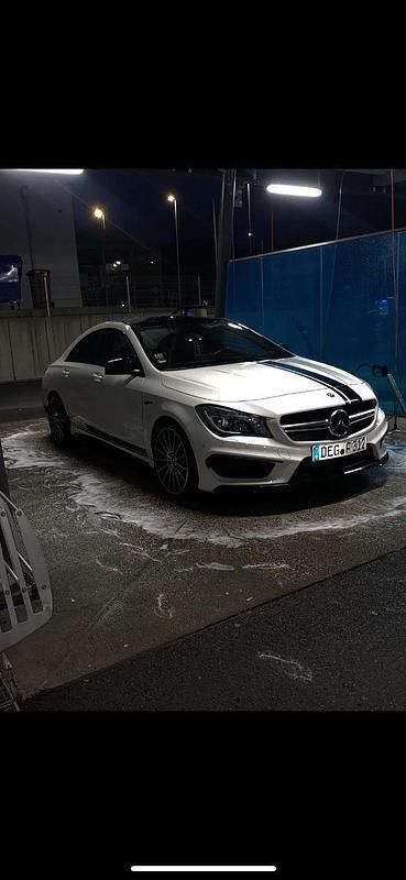 Weiß Gebraucht 2015 Mercedes CLA45 AMG AMG Coupé | 22.999 € (Superpreis) - Bild 1/4