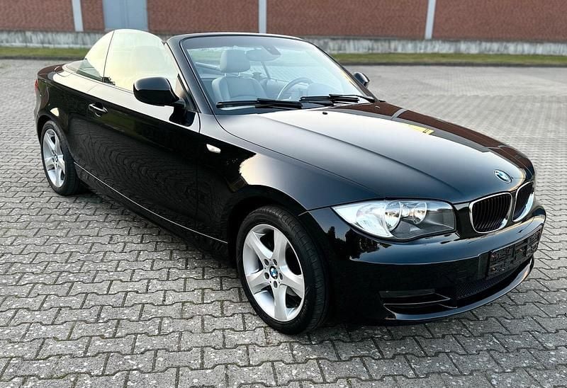 Schwarz Gebraucht 2010 BMW 120 Cabriolet Advantage Cabrio | 9.995 € - Bild 1/4