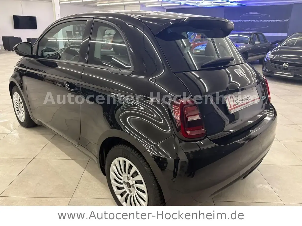 Gebraucht Fiat 500e Action 69 kW (95 PS) 2022 Schwarz Kleinwagen