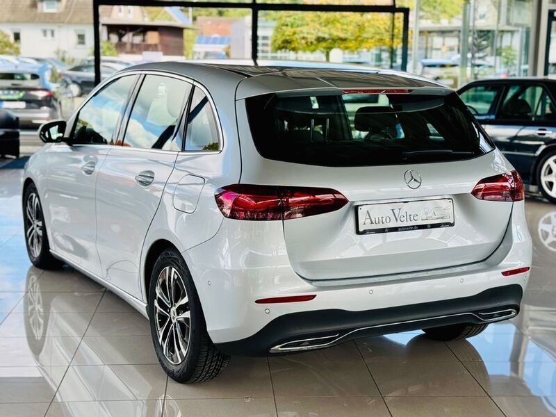 Usata Mercedes B220 190 CV (139 kW) 2023 Argento Monovolume