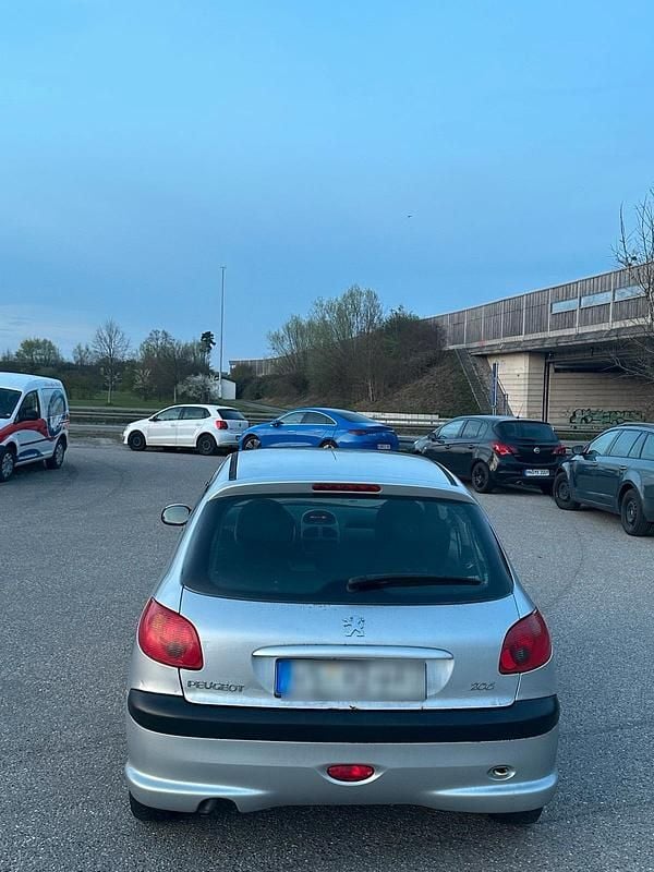 Gebraucht Peugeot 206 75 PS (55 kW) 2005 Silber Kleinwagen