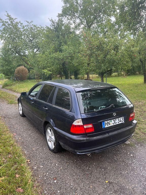 Schwarz Gebraucht 2002 BMW 318 Kombi | 700 € (Superpreis) - Bild 1/4