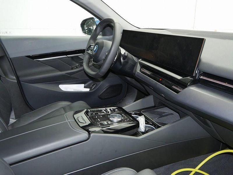 Gebraucht BMW 530e Comfort Edition 299 PS (219 kW) 2024 Schwarz Kombi