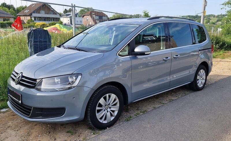 Grau Gebraucht 2011 VW Sharan Van / Kleinbus | 7.200 € (Guter Preis) - Bild 1/4